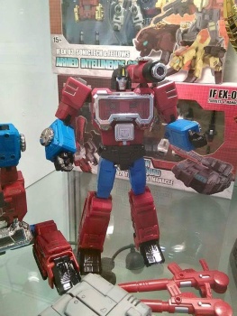 [Fanstoys] Produit Tiers - FT-09 Tesla et FT-46 Tesla v2.0 - aka Perceptor/Percepto VDrg6pti