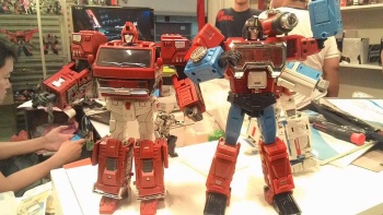 [TFCtoys] Produit Tiers - OS-01 Ironwill (aka Ironhide/Rhino) & OS-03 Medic (aka Ratchet/Mécano) - Page 2 WN0wfgS9