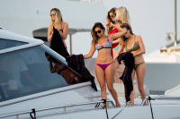 Nina Dobrev vacationing with friends in Saint-Tropez (July 20) Z0XNIG8d