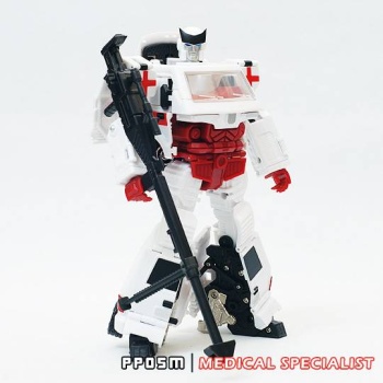 [Masterpiece Tiers] IGEAR PP05M MEDICAL SPECIALIST aka RATCHET - Sortie Aout 2012 BzxLfTpC