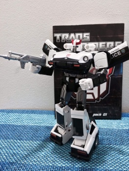 [Masterpiece Hasbro] MP-04 PROWL - Sortie Aout 2014 CdrnpTPD