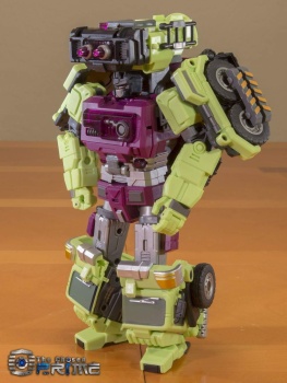 [Combiners Tiers] GENERATION-TOY GRAVITY BUILDER aka DEVASTATOR - Sortie 2015-2016 - Page 3 CuQ2jeMF