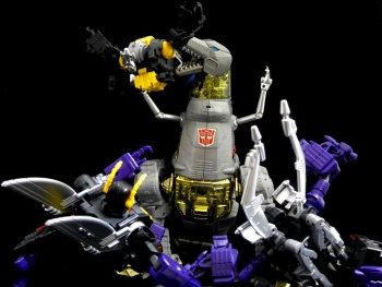 [BadCube] Produit Tiers - Jouet OTS-05 Claymore / OTS-06 Hypno / OTS-07 Kickbutt - aka Insecticons - Page 2 FOIe0nFG