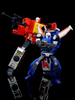 [Masterpiece Tiers] KFC TOYS TRANSISTOR PURE RED aka BLASTER - Sortie Janvier 2015 FX7OKu8z