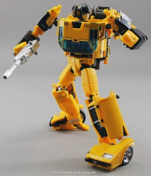 [Masterpiece Tiers] BADCUBE OTS-08 SUNSURGE aka SUNSTREAKER - Sortie Janvier 2016 - Page 3 HoJ7HAEr