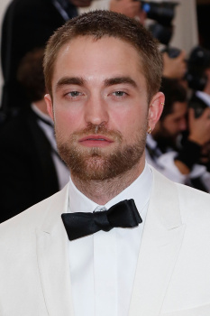 5 Mayo - Mas Fotos de Rob en la MET GALA 2016!!! Oj5uwJuW