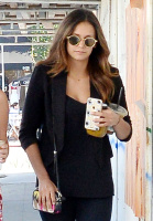 Nina Dobrev with Hilary at Alfred Coffee & Kitchen in West Hollywood (July 29) SCFG9lUS