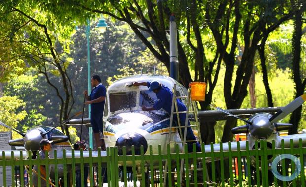 [Brasil] Avião Bandeirante no Parque Santos Dumont começa a ser recuperado 35399_resize_620_380_true_false_null