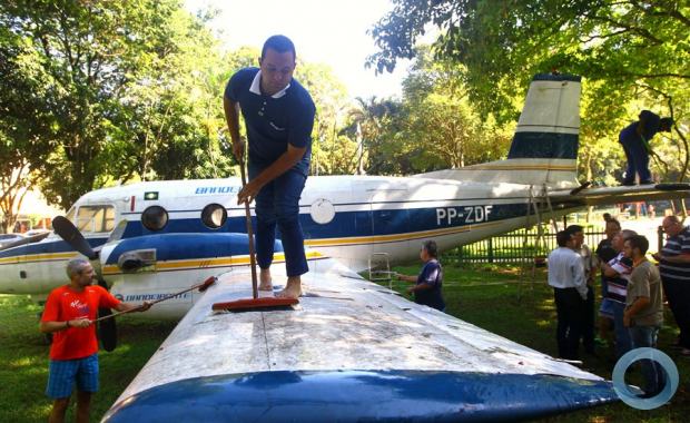 [Brasil] Avião Bandeirante no Parque Santos Dumont começa a ser recuperado 35400_resize_620_380_true_false_null