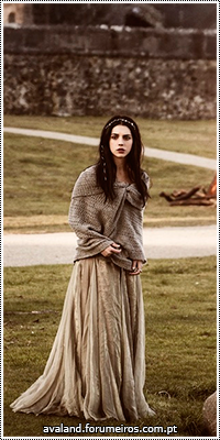 Adelaide Kane 18534091_EcHYY