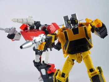 [Omnigonix] Produit Tiers - Jouet V-01 Spinout - aka Sunstreaker/Solo - Page 4 2MNvcp80