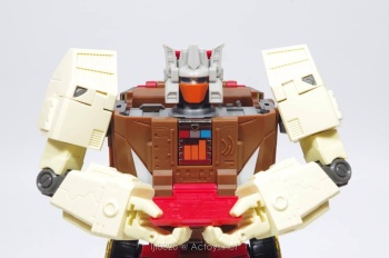 [Masterpiece Tiers] MAKETOYS MTRM-01 CUPOLA aka CHROMEDOME - Sortie Juillet 2015 - Page 2 8uTo3rmz