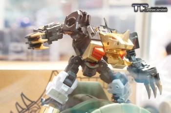 [Combiners Tiers] FANSPROJECT SAURUS RYU-OH aka DINOKING - Sortie 2015-2016 - Page 2 9wkQe0eM