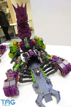 [Masterpiece Tiers] MAKETOYS MCB-03 PANDINUS aka SCORPONOK - Sortie Avril 2016 - Page 3 FzQOHEku