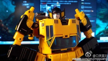 [Masterpiece Tiers] BADCUBE OTS-08 SUNSURGE aka SUNSTREAKER - Sortie Janvier 2016 - Page 4 HZZ67vO4