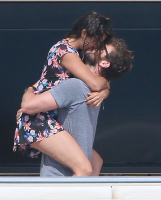 Nina Dobrev and Asustin Stowell enjoy the ocean off the cost the French Riviera (July 26) Mi52mRvI