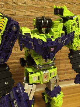 [Toyworld] Produit Tiers - Jouet TW-C Constructor aka Devastator/Dévastateur (Version vert G1 et jaune G2) - Page 6 MqJ4ipUk