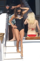 Nina Dobrev vacationing with friends in Saint-Tropez (July 21) UofhYnA9