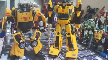 [Masterpiece Tiers] BADCUBE OTS-08 SUNSURGE aka SUNSTREAKER - Sortie Janvier 2016 - Page 4 Bwyl68JT