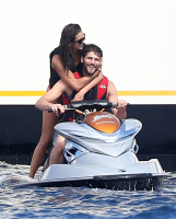 Nina Dobrev with her boyfriend Austin Stowell in Saint-Tropez (July 24) KRoyuXIt