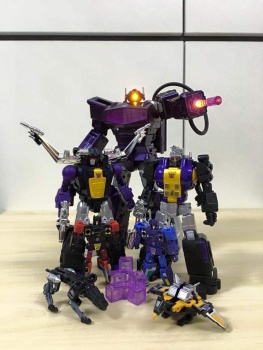 [Fanstoys] Produit Tiers - Jouet FT-12 Grenadier / FT-13 Mercenary / FT-14 Forager - aka Insecticons - Page 3 OFA4gFZI