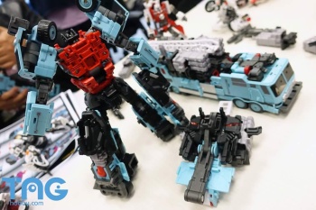 [Combiners Tiers] MAKETOYS MTCM-04 GUARDIA aka DEFENSOR - 2015-2016 - Page 5 PTaynBLx