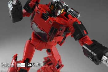 [Masterpiece Tiers] BADCUBE OTS-SP 01 SUNSURGE aka SUNSTREAKER DIACLONE - Sortie Mars 2016 - Page 2 PxohMKUG