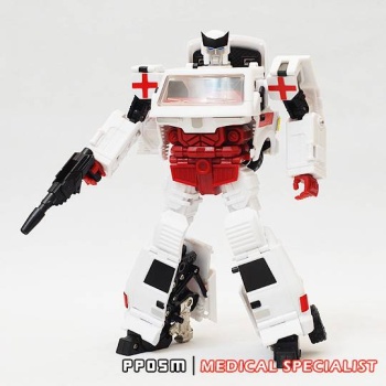 [Masterpiece Tiers] IGEAR PP05M MEDICAL SPECIALIST aka RATCHET - Sortie Aout 2012 U973tqKG