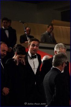 10 Agosto - Nuevas Fotos MQ y con etiquetas, de Rob en Cannes para Cosmópolis 2012 y The Rover 2014!!!! VOunykxX