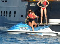 Nina Dobrev vacationing with friends in Saint-Tropez (July 21) Y0RXOL4q