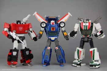 [Masterpiece] MP-25 Tracks/Le Sillage (bleu) ― MP-25L LoudPedal/Tapageur (noir) ― MP-26 Road Rage/Rageuse (rouge) - Page 3 Z4gCWt9p