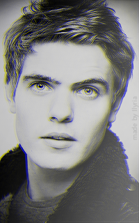 Alex Roe - 200*320 Tumblr_o83i2pAG2u1r1hz6jo8_250