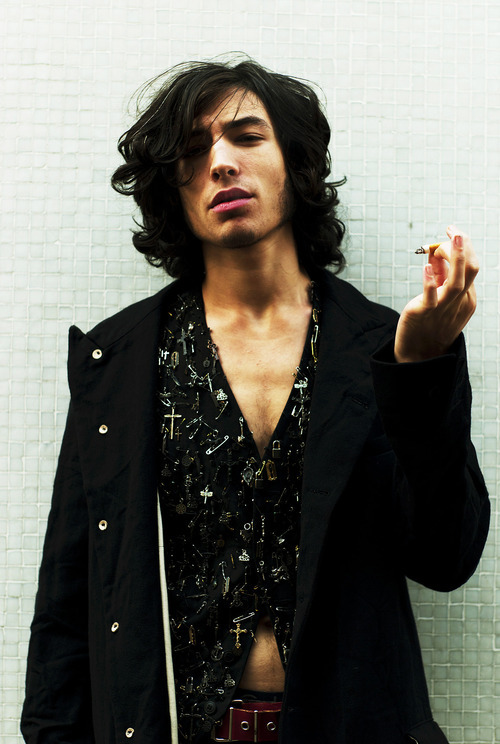 ; Ezra Miller  - Página 4 Tumblr_inline_nkphv8BUKr1qfsw02