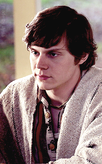 Evan Peters - 200*320 Tumblr_o8q1ppGhTT1r1hz6jo2_250