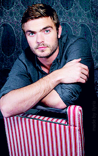 Alex Roe - 200*320 Tumblr_o83i0oBfYW1r1hz6jo6_250