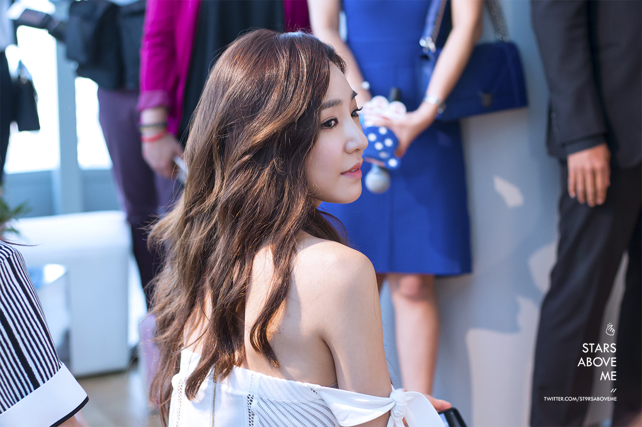 [PIC][26-07-2016]Tiffany khởi hành đi Singapore để tham dự sự kiện của "PANDORA" vào chiều nay - Page 3 Tumblr_ob31s3GxDj1vwq7yto1_1280