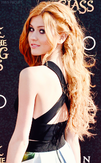 Katherine McNamara Tumblr_odwpyryYDe1s8sjpfo9_250