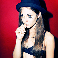 ✯Willa Holland. Tumblr_ny0x1c5wbo1skq8abo1_250