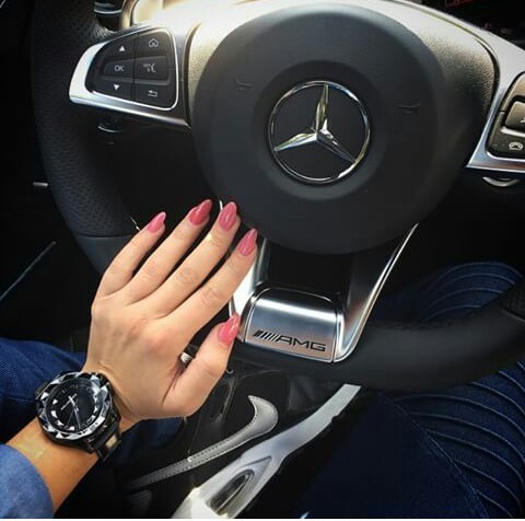 Jolies filles + mercedes ! - Page 35 Tumblr_nmvbi4hR4T1tn7ss2o1_500