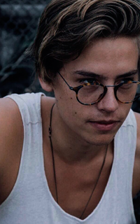 Cole Sprouse Tumblr_omo7t3RMRU1sill5mo9_250