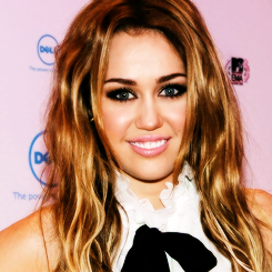 —Miley Cyrus❀.  - Página 2 Tumblr_mztx2tOdKG1tp16gjo9_250