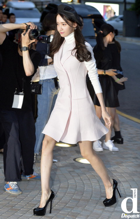 [PIC][14-07-2016]YoonA tham dự sự kiện "DIOR Colors Exhibition Opening" vào tối nay - Page 2 Tumblr_oi8al4zkn91sewbc1o1_500