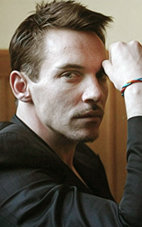 Jonathan Rhys-Meyers Tumblr_o8eh4tlGSh1vtbz6oo4_250