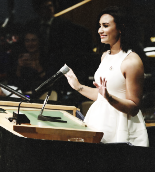 demetria lovato.  - Página 51 Tumblr_on21n3JuIC1reubyfo2_500