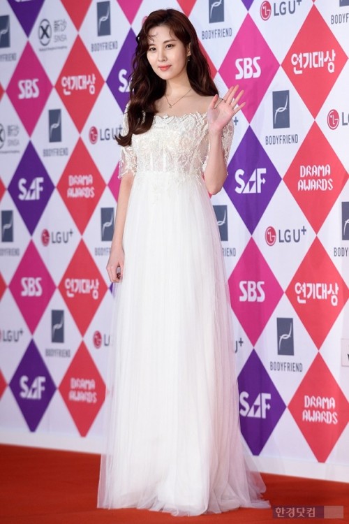 [PIC][31-12-2016]SeoHyun tham dự "SBS Drama Awards 2016" vào tối nay Tumblr_oj21ghNzg31sewbc1o1_500