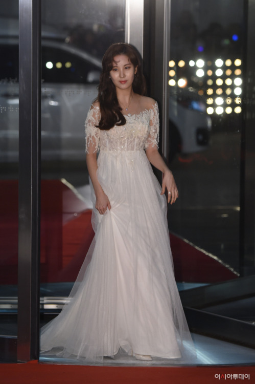 [PIC][31-12-2016]SeoHyun tham dự "SBS Drama Awards 2016" vào tối nay Tumblr_oj21liwFST1sewbc1o1_500