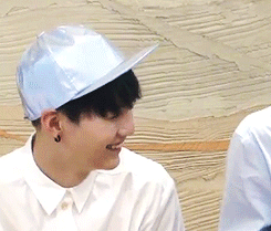 Min Yoongi [gifs] Tumblr_npudrz1Xla1qjqfioo1_250