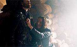 The Musketeers saison 3 - Page 3 Tumblr_oc2pqsg4Od1qd2l0fo3_250