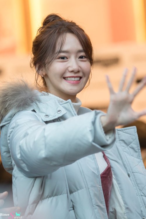 [PIC][02-12-2016]YoonA tham dự sự kiện Fansign "Love & Thanks Festival!" của thương hiệu H:CONNECT tại Gangnam Flagship Store vào chiều nay - Page 4 Tumblr_oj2zugutd81sewbc1o1_500