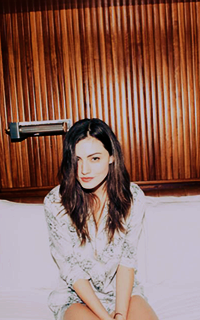 Phoebe Tonkin - Avatars Tumblr_nzmgzo2nKl1spk7buo3_250